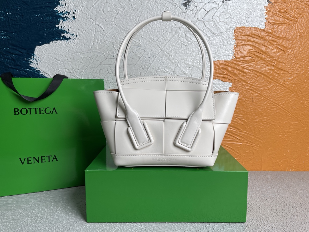 보테가베네타 Arco 인트레치아토 스몰 화이트 토트백